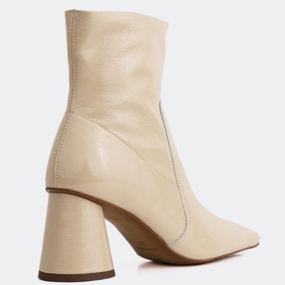 NEW in box! 100% Leather Boots in Rich, Cream colour, Size 40, 3X Host Pick! - Picture 3 of 5